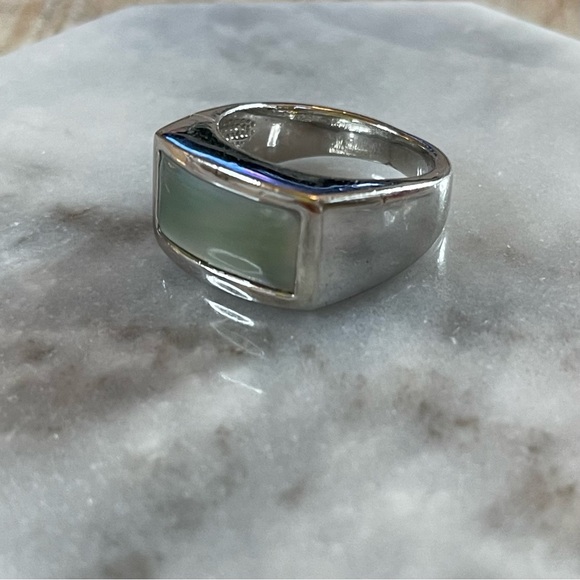 Lia Sophia Ocean Ring Silver & Aqua Mother of Pearl Chunky Costume Ring - Picture 10 of 11